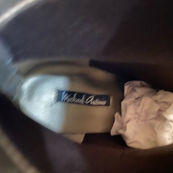 MICHAEL ANTONIO BOOTIES - Picture 4 of 7